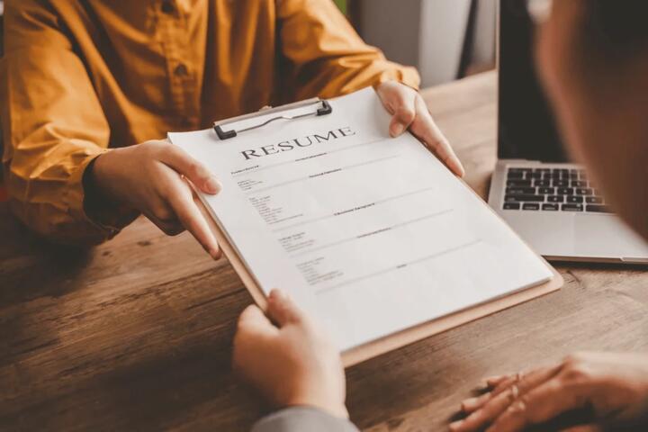 How to Showcase Online Certificates on Your Resume to Stand Out