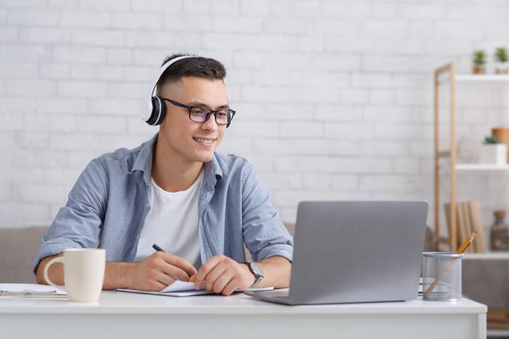 Audio Learning: Maximizing Productivity with Podcasts and Audiobooks
