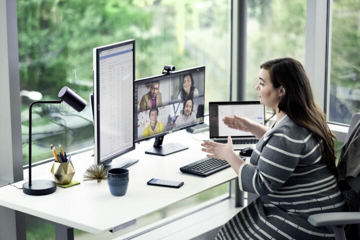 The Decentralized Workplace: Managing Teams Across Time Zones and DAOs